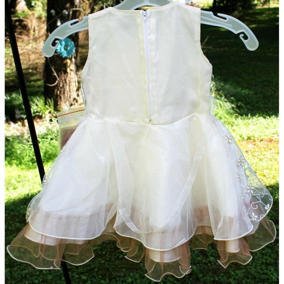 Waseem Garments Formal Beige Ivory Sleeveless Girl - Picture 5 of 6